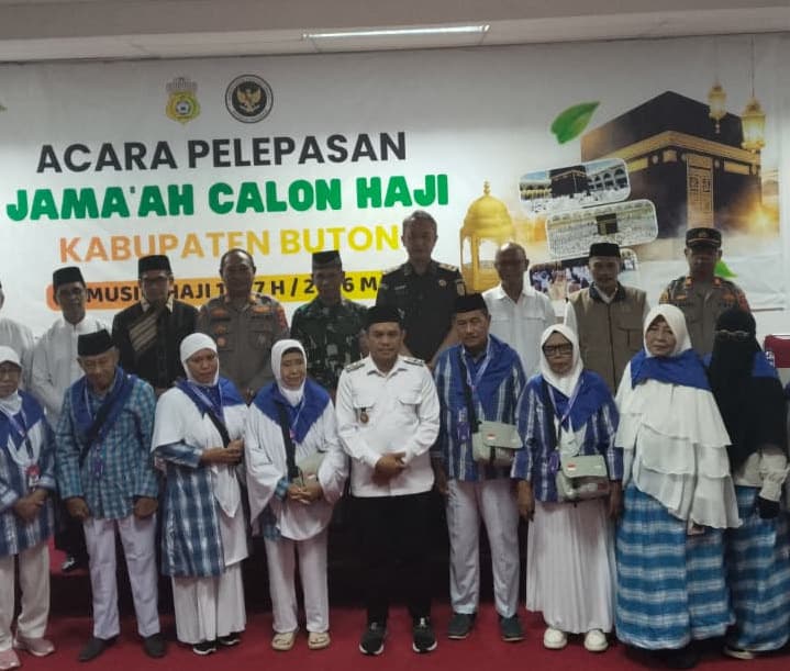 Wakil Bupati Buton Lepas 11 Jemaah Calon Haji, Tekankan Fokus Ibadah dan Jaga Kesehatan