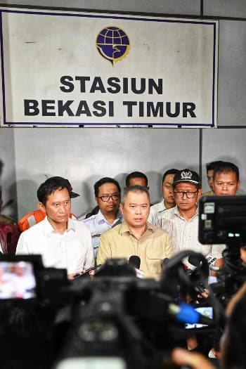 Menhub Dudy Sampaikan Duka Mendalam untuk Korban Kecelakaan Kereta Api di Bekasi