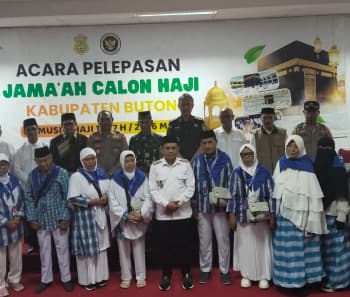 Wakil Bupati Buton Syarifudin Saafa, S.T., secara resmi melepas keberangkatan 11 Jemaah Calon Haji (JCH) asal Kabupaten Buton musim haji 1447 H / 2026 M. Acara pelepasan berlangsung khidmat di Aula Kantor Bupati Buton pada Rabu (13/5/2026) pukul 14.00 WITA. (Foto: La Ampi - Takawa ID)