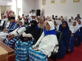 Wujudkan Visi Buton Religius, Pemkab Buton Tanggung Biaya Tiket Pesawat PP Baubau-Makassar 11 Jemaah Haji