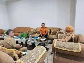 Pos SAR Baubau melakukan silaturahmi dengan Wakil Wali Kota Baubau, Ir Wa Ode Hamsinah Bolu, M.Sc, yang turut didampingi Staf Ahli Wali Kota Bidang Pemerintahan, Politik, dan Hukum, Dr. Moh. Tasdik, M.Si, di ruang kerja Wakil Wali Kota Baubau, Selasa (12/05/2026). (Foto : Pemkot Baubau)